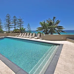 clubb-coolum-beach-resort.hotelssunshinecoast.net/